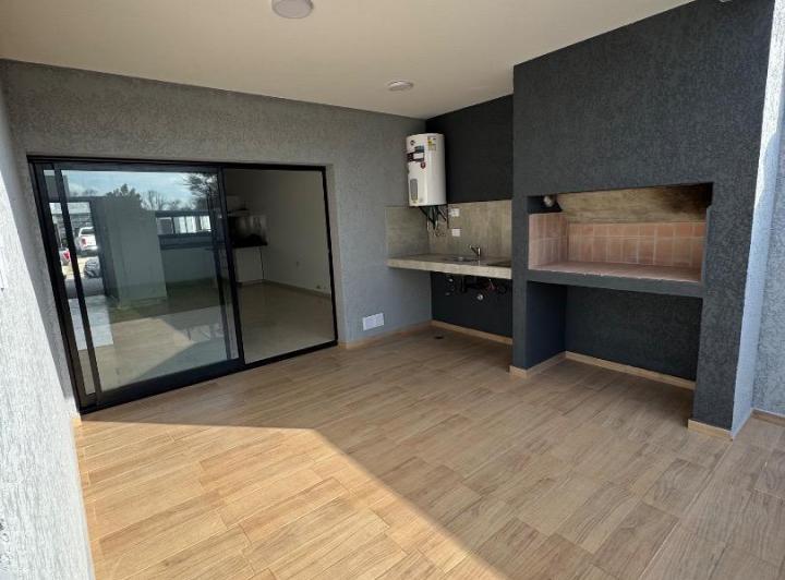 Casa · 100m² · 3 Ambientes · 1 Cochera