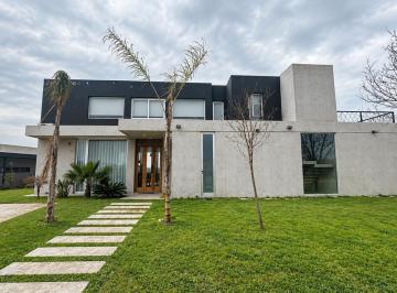 Casa · 260m² · 7 Ambientes · 3 Cocheras · Venta Casa Duplex San Sebastian - Escobar
