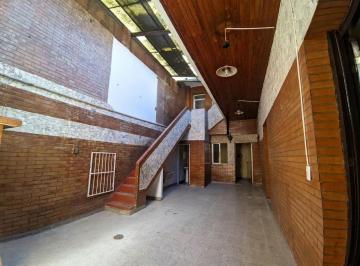 Casa · 183m² · 7 Ambientes · 1 Cochera · Casa en Venta en Pompeya