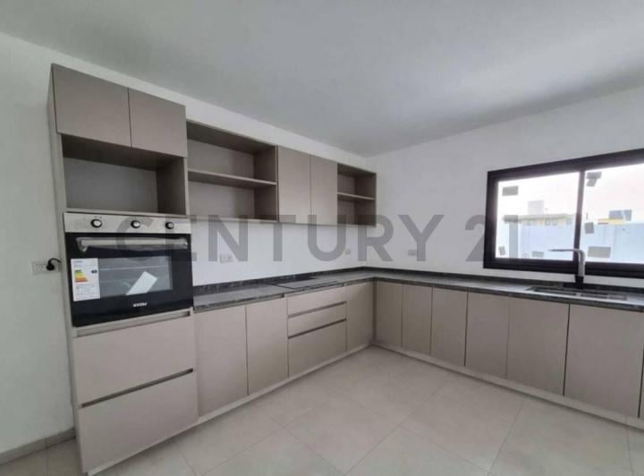 Casa · 146m² · 5 Ambientes · 2 Cocheras