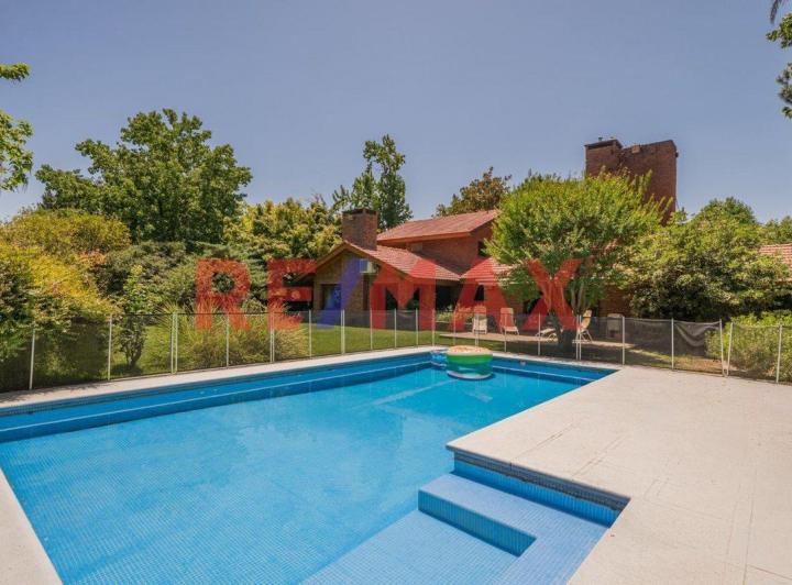 Casa · 307m² · 5 Ambientes · 3 Cocheras