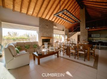 Casa · 385m² · 5 Ambientes · Importante Propiedad de Categoria en Villa 25 de Mayo
