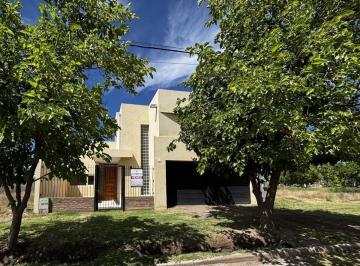 Casa · 314m² · 3 Dormitorios · 2 Cocheras · Gran Casa en Venta en Olivos del Fundador - San Rafael
