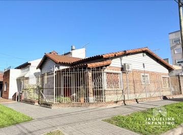 Casa · 125m² · 4 Ambientes · 1 Cochera · Venta Casa 4 Ambientes Ramos Mejia - Zona Ateneo D. Bosco
