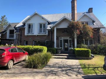 Casa · 450m² · 6 Ambientes · Casa Estilo Americano en Alquiler Temporal en La Posta