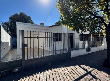 Casa de 4 ambientes, Córdoba · Casa en Alquiler 3 Dorm. Cochera Patio Verde
