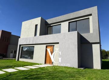 Casa · 175m² · 4 Ambientes · 4 Cocheras · Casa en Venta Puertos, Acacias