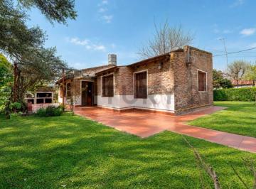 Casa · 146m² · 3 Ambientes · 2 Cocheras · Casa Quinta Venta en Carlos Keen Sobre Lote 4.800 m²