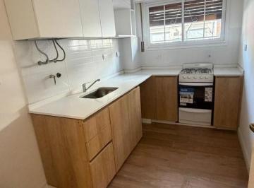 Departamento · 57m² · 3 Ambientes · Venta de Departamento de 3 Amb. Reciclado a Nuevo en Caballito. Apto Credito