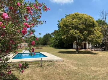 Quinta vacacional · 152m² · 4 Dormitorios · Venta Quinta Mas Otra Vivienda La Reja con Pileta