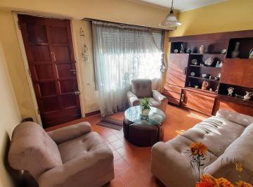 Casa · 134m² · 5 Ambientes · 2 Cocheras · Casa en Venta Barrio San José - Lomas de Zamora