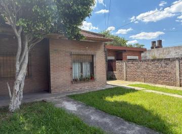 Casa · 83m² · 5 Ambientes · 1 Cochera · Casa 5 Amb Venta Isidro Casanova Lote Propio