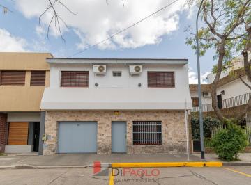 Casa · 177m² · 4 Ambientes · 1 Cochera · Venta Casa 4 Ambientes con Cochera, Patio y Parrilla en Versalles