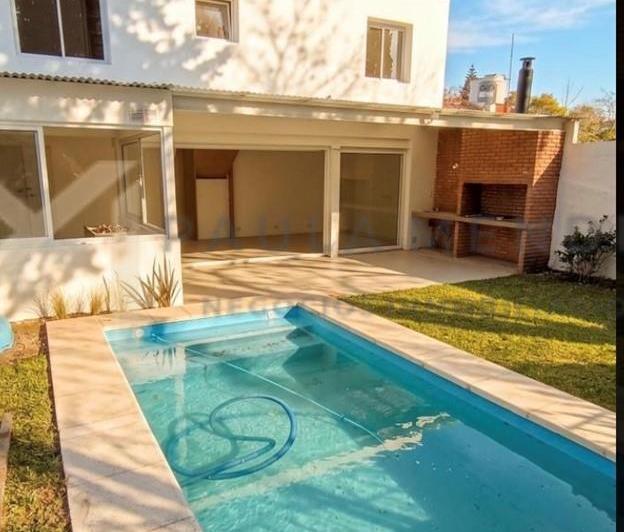 Casa · 135m² · 5 Ambientes · 1 Cochera