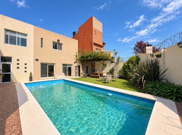 Casa · 251m² · 4 Ambientes · 1 Cochera