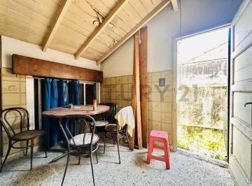 Casa · 60m² · 3 Ambientes · Casa a Reciclar + Galpon en Lote de Propio 200 m²