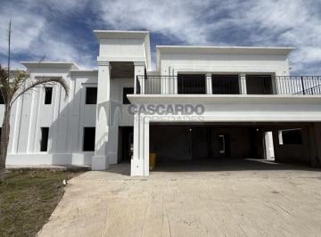 Casa de 7 ambientes, San Vicente · Casa de 7 Ambientes con Piscina y Quincho. a Terminar.