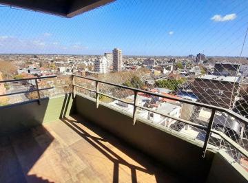 Departamento · 44m² · 2 Ambientes · 1 Cochera · San Isidro Céntrico - Departamento 2 Amb Reciclado con Cochera y Baulera!