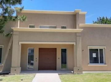 Casa · 209m² · 4 Ambientes · 3 Cocheras · Casa 5 Ambientes en Alquiler - Club de Campo Las Perdices