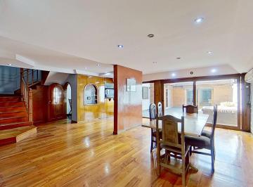Casa · 280m² · 6 Ambientes · 1 Cochera · Casa Venta 6 Ambientes con Cochera y Quincho