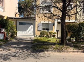 Casa · 120m² · 5 Ambientes · 2 Cocheras · Casa con 3 Dorm. en Barrio Mirasoles