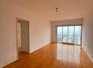 Departamento de 3 ambientes, Floresta · Departamento Super Luminoso, Piso Alto en Floresta!