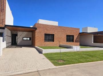 Casa · 124m² · 3 Ambientes · 1 Cochera · Casa a Estrenar 2 Dorm / en Planta Baja / con Suite y Galeria/ San Ignacio Village