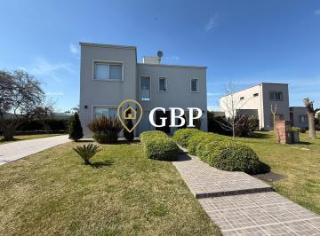 Casa · 200m² · 5 Ambientes · 3 Cocheras · Casa en Alquiler Anual en Canning Barrio Los Talas