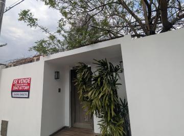 Casa de 7 ambientes, Alta Gracia · Casa con Ambientes Amplios E Luminosos y Conectados. Piscina Más Dos Patios