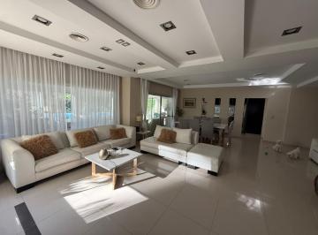 Casa · 380m² · 5 Ambientes · 6 Cocheras · Casa en Venta de 5amb. en Saint Thomas Este - Canning