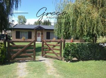 Quinta vacacional · 200m² · 3 Ambientes · 2 Cocheras · Quinta en Chascomus