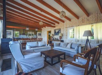 Casa · 250m² · 8 Ambientes · Venta - Condominio de Dos Casas Independientes - Jardin - Vista Abierta