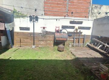 Casa · 120m² · 4 Ambientes · 1 Cochera · Casa en Caseros