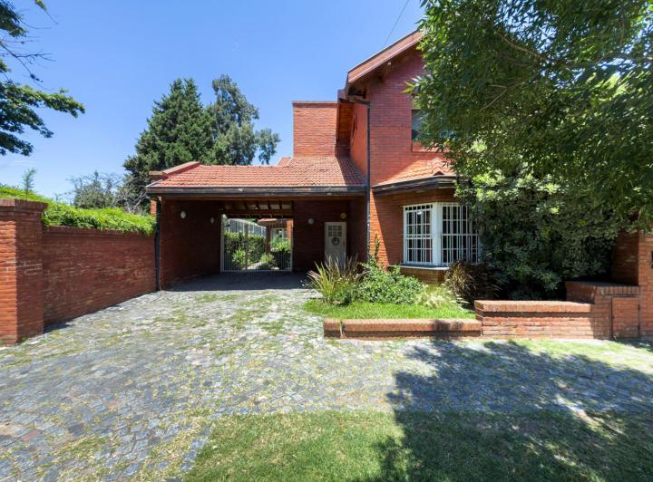 Casa · 227m² · 5 Ambientes · 2 Cocheras