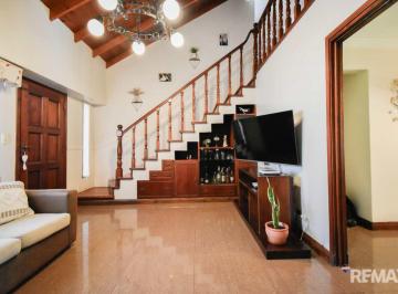 Casa · 151m² · 4 Ambientes · 3 Cocheras · Casa 4 Ambientes en Venta Adrogue Pileta Parque