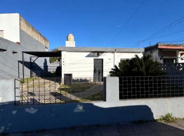 Casa · 75m² · 4 Ambientes · 6 Cocheras · Casa en Venta en Calzada