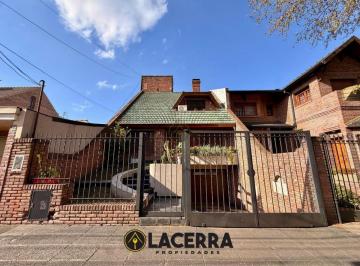Casa de 5 ambientes, General San Martín · Casa en Dos Plantas con Amplio Parque, Piscina Climatizada!