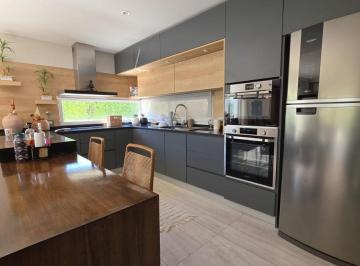 Casa · 230m² · 4 Ambientes · Casa en Arenas del Sur