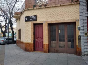 Casa · 200m² · 6 Ambientes · 1 Cochera · Alquiler Casa