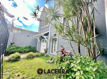 Casa de 5 ambientes, Tres de Febrero · Casa 5 Ambientes en Venta - Parque, Parrilla y Garage