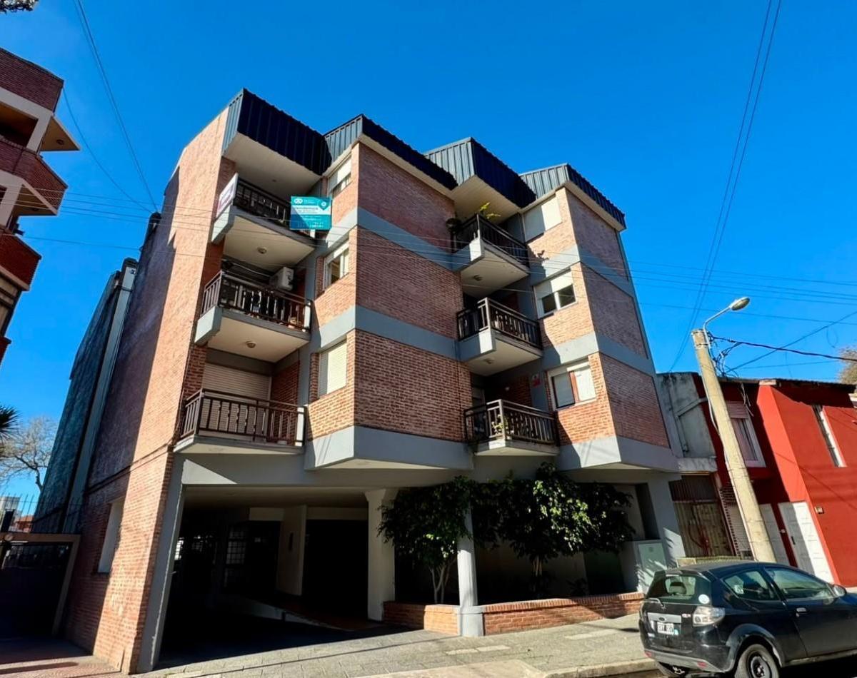 Dúplex 4 amb, 92m² con cochera — Chauvín