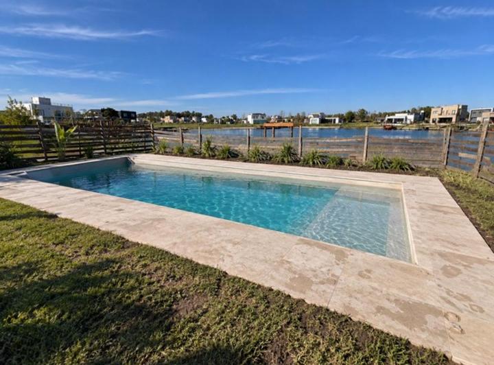 Casa · 135m² · 4 Ambientes · 2 Cocheras