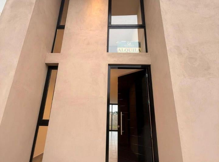 Casa en alquiler en Distrito Sur · 5 ambientes