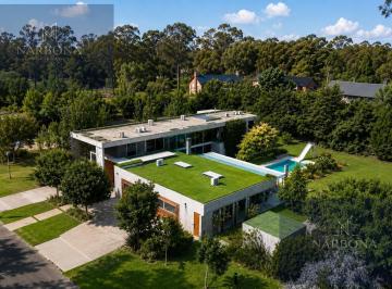 Casa · 611m² · 7 Ambientes · 7 Cocheras · Venta Casa 4 Dorm. en Kentucky Club de Campo - Funes