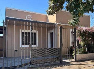 Casa · 80m² · 3 Ambientes · 1 Cochera · Casa en Venta Martinez