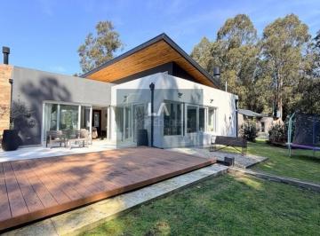 Campo · 200m² · 4 Ambientes · 4 Cocheras · Arenas del Sur Impecable Propiedad en Venta