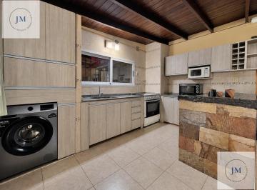 Casa · 220m² · 3 Ambientes · 4 Cocheras · Casa - Moreno