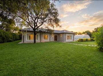 Casa · 460m² · 5 Dormitorios · 2 Cocheras · Casa en Alquiler en Country Causana con Pileta Climatizada Cinco Dorm.