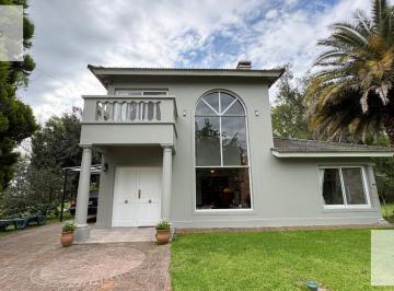 Casa · 600m² · 5 Ambientes · 2 Cocheras · Casa Amoblada Alquiler Anual