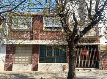 Casa · 115m² · 7 Ambientes · 1 Cochera · Oportunidad de Inversión: Casa en Venta Sobre General Paz
